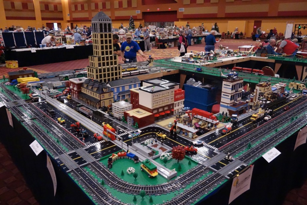 AZ Toy Train Show (Dec 2014) - Overall View